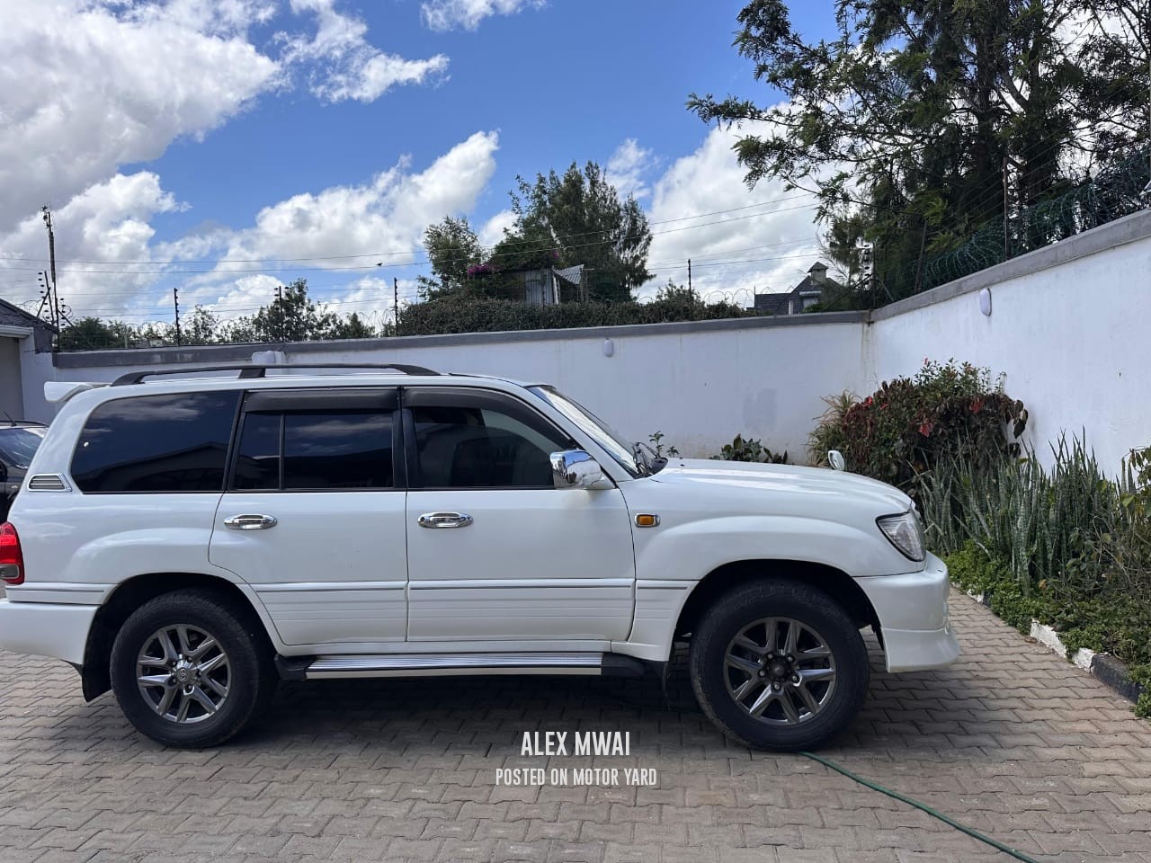 Toyota Land Cruiser 2010 White