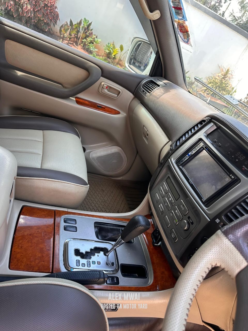 Toyota Land Cruiser 2010 White