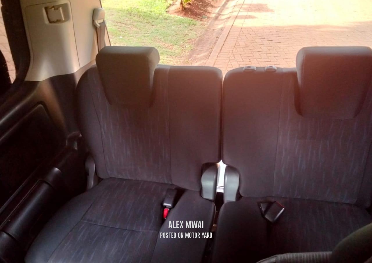 Toyota Noah 2012 Silver