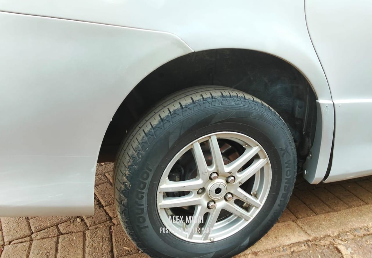 Toyota Noah 2012 Silver