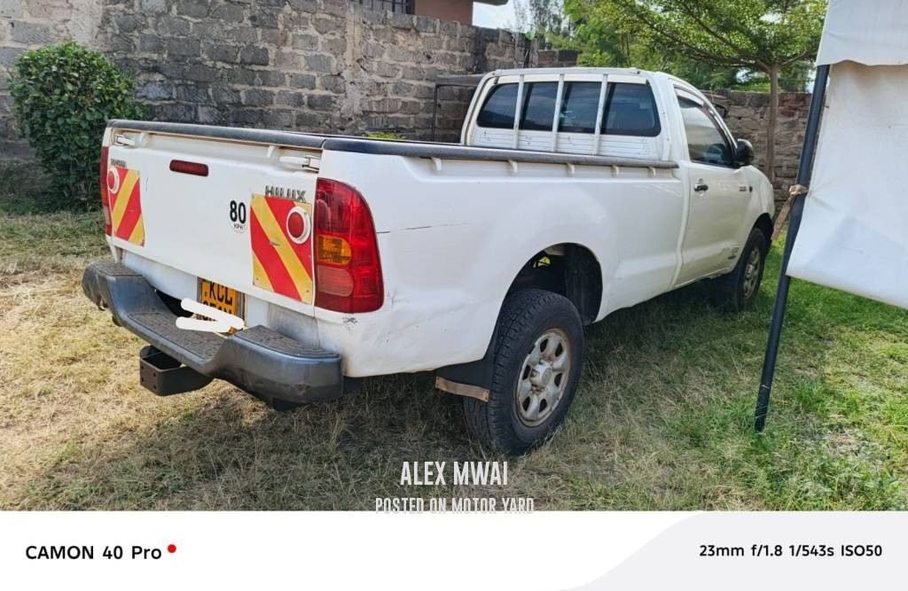 Toyota Hilux 2010 White