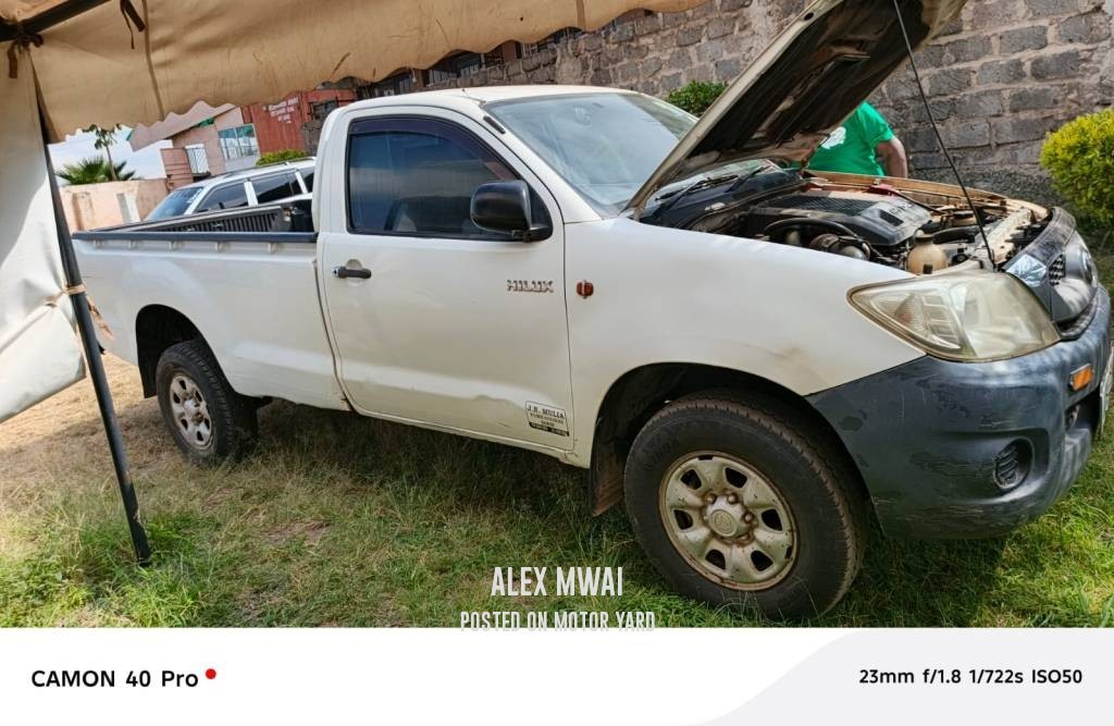 Toyota Hilux 2010 White