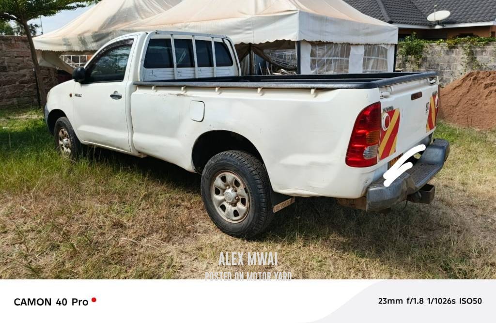 Toyota Hilux 2010 White