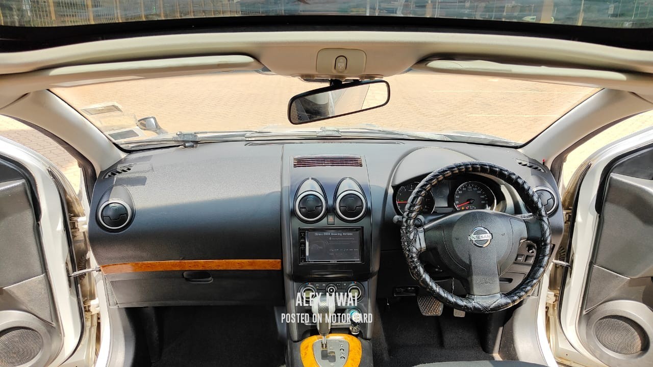 Nissan Dualis 2012 Gold