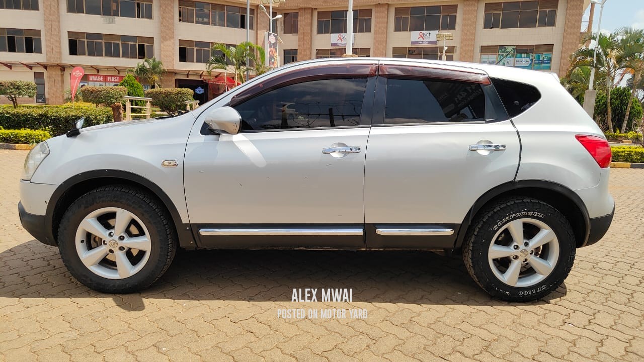 Nissan Dualis 2012 Gold