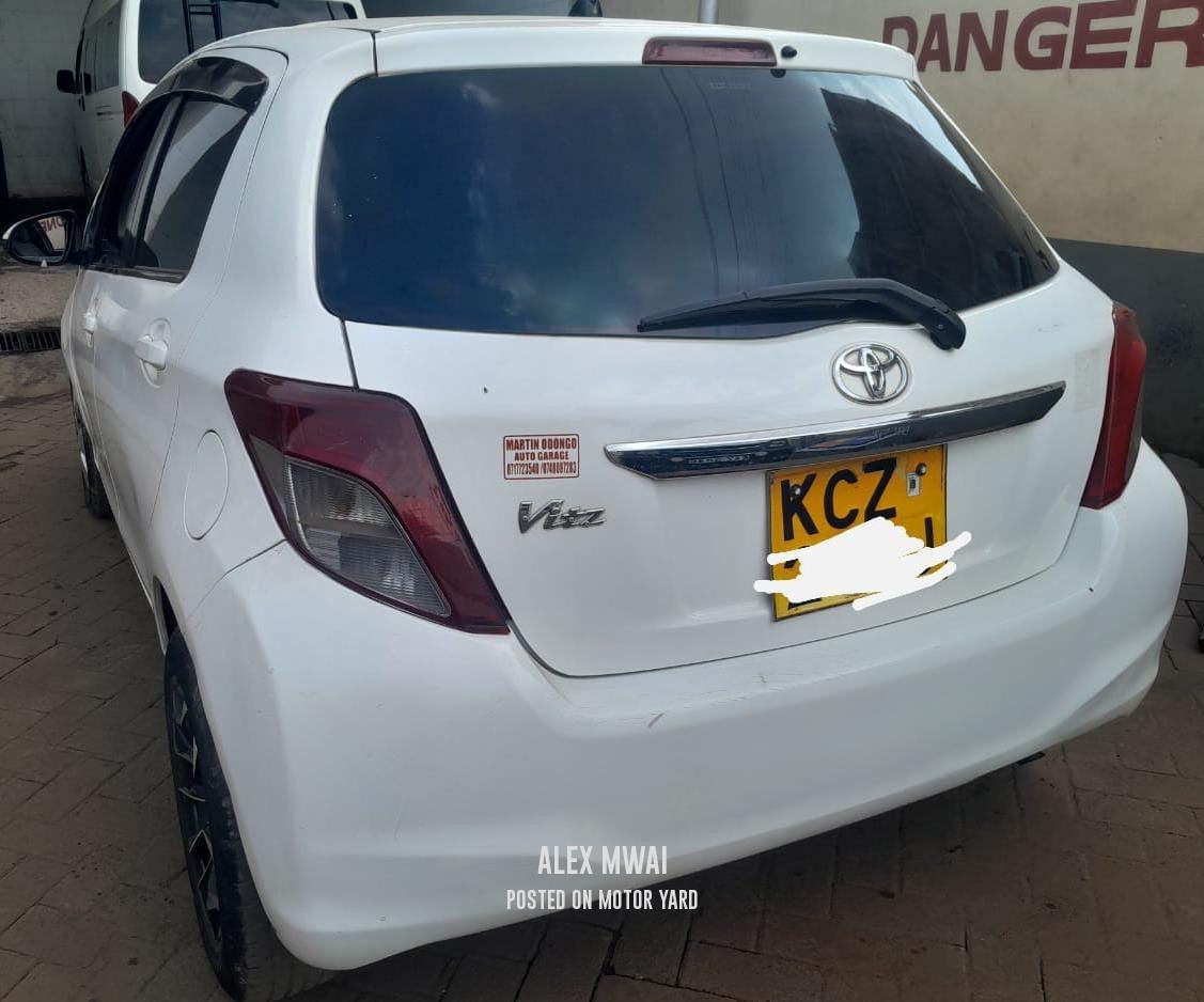 Toyota Vitz 2013 White