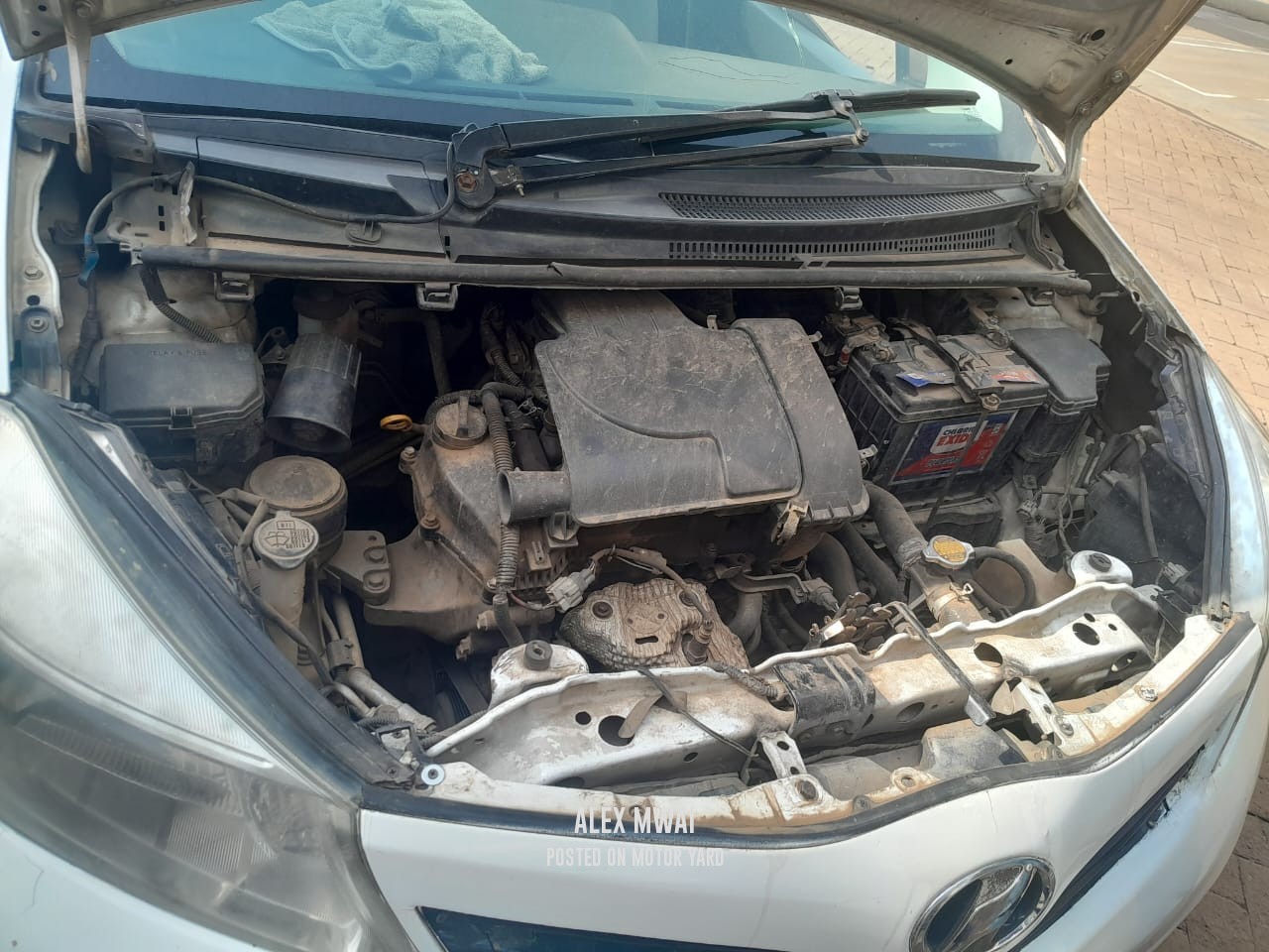 Toyota Vitz 2013 White