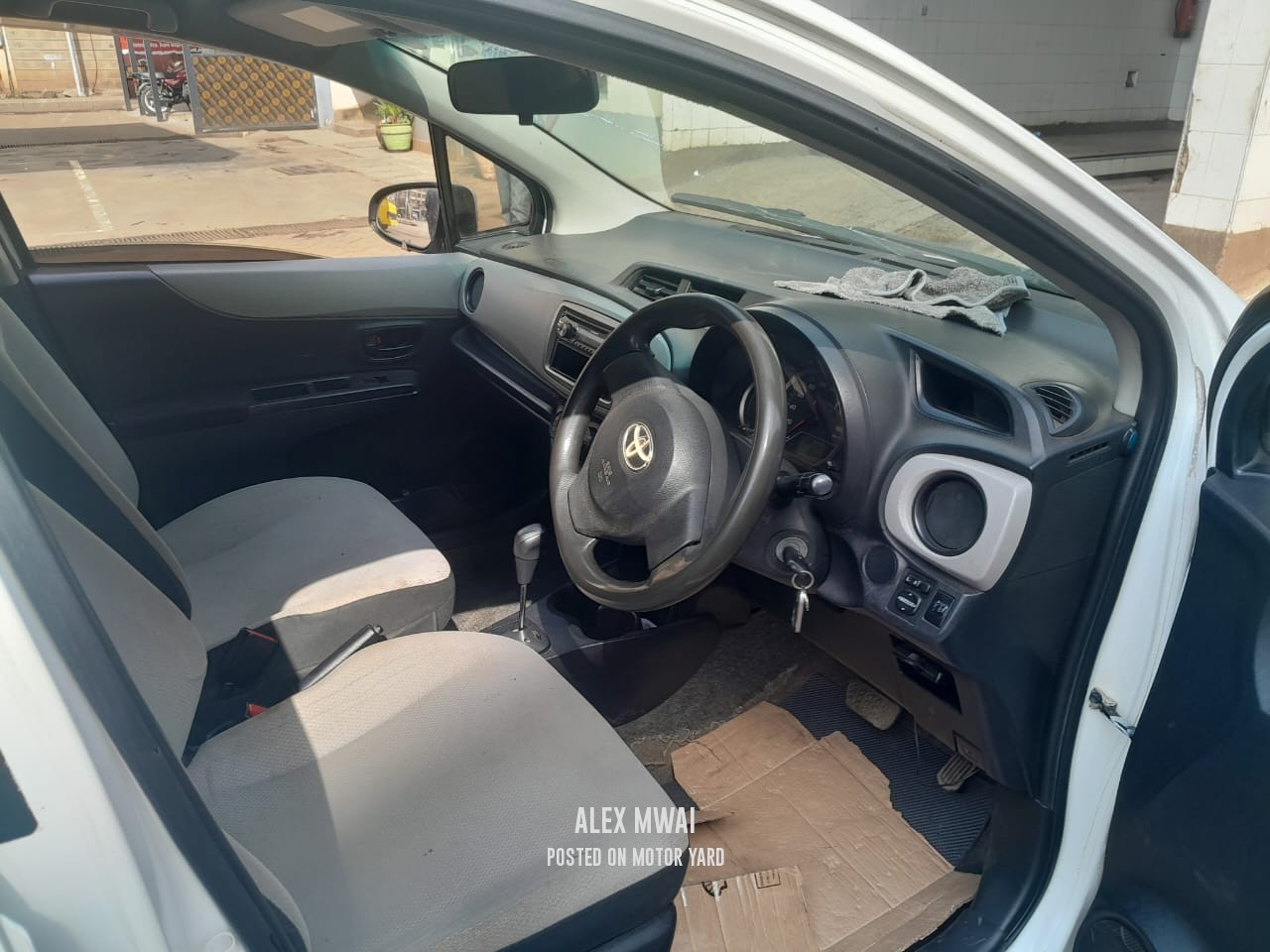 Toyota Vitz 2013 White