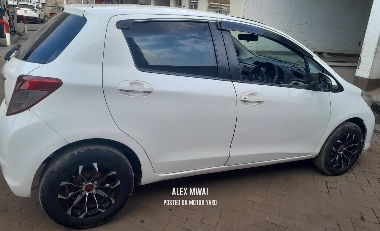 Toyota Vitz 2013 White