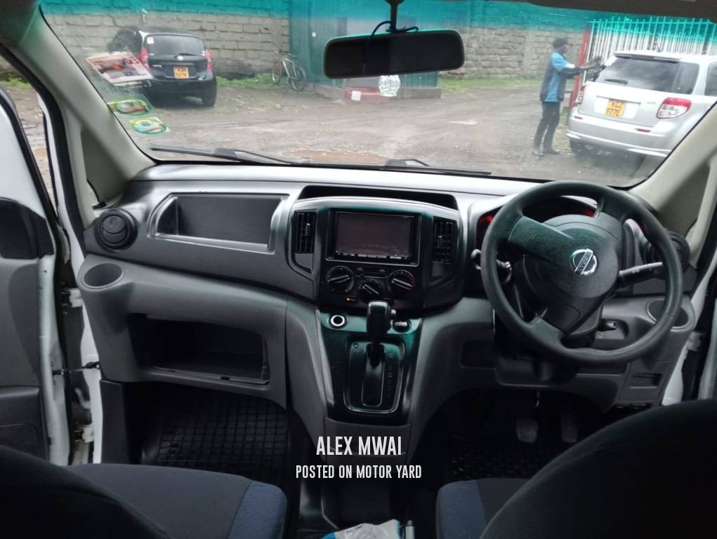Nissan NV200 2011 White