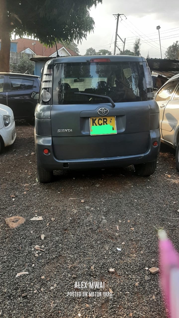 Toyota Sienta 2015 Grey