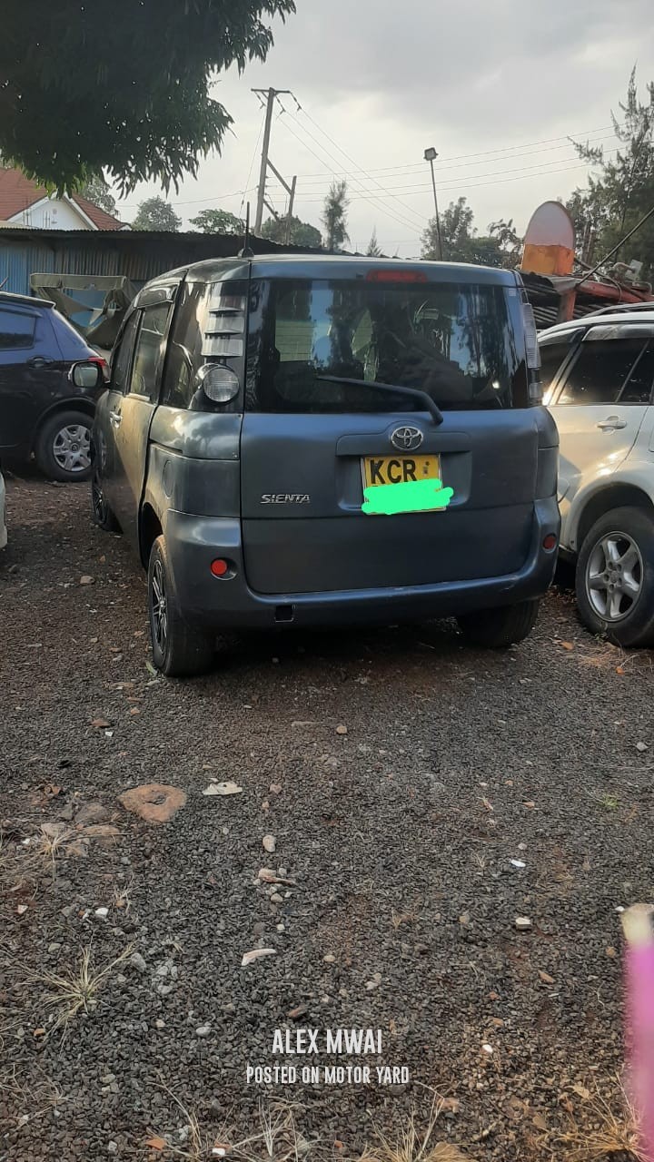 Toyota Sienta 2015 Grey