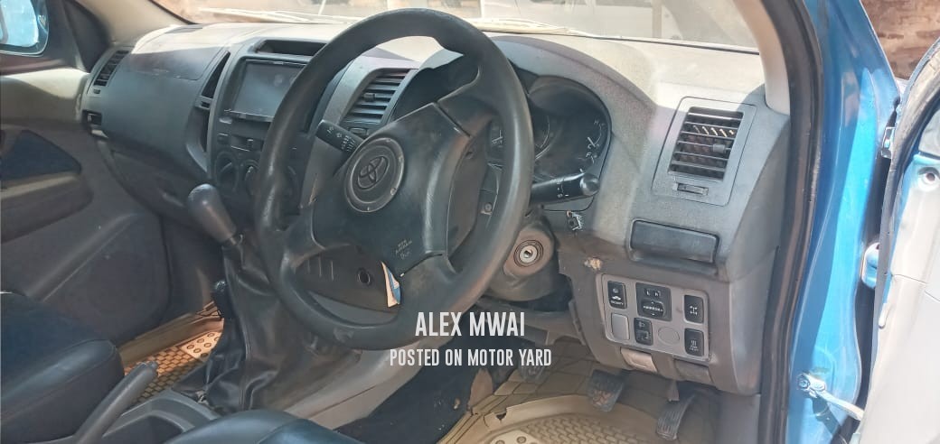 Toyota Hilux Vigo D/Cab 2001 Blue