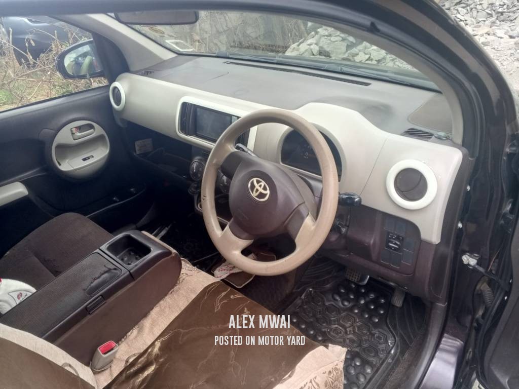 Toyota Passo 2014 Maroon