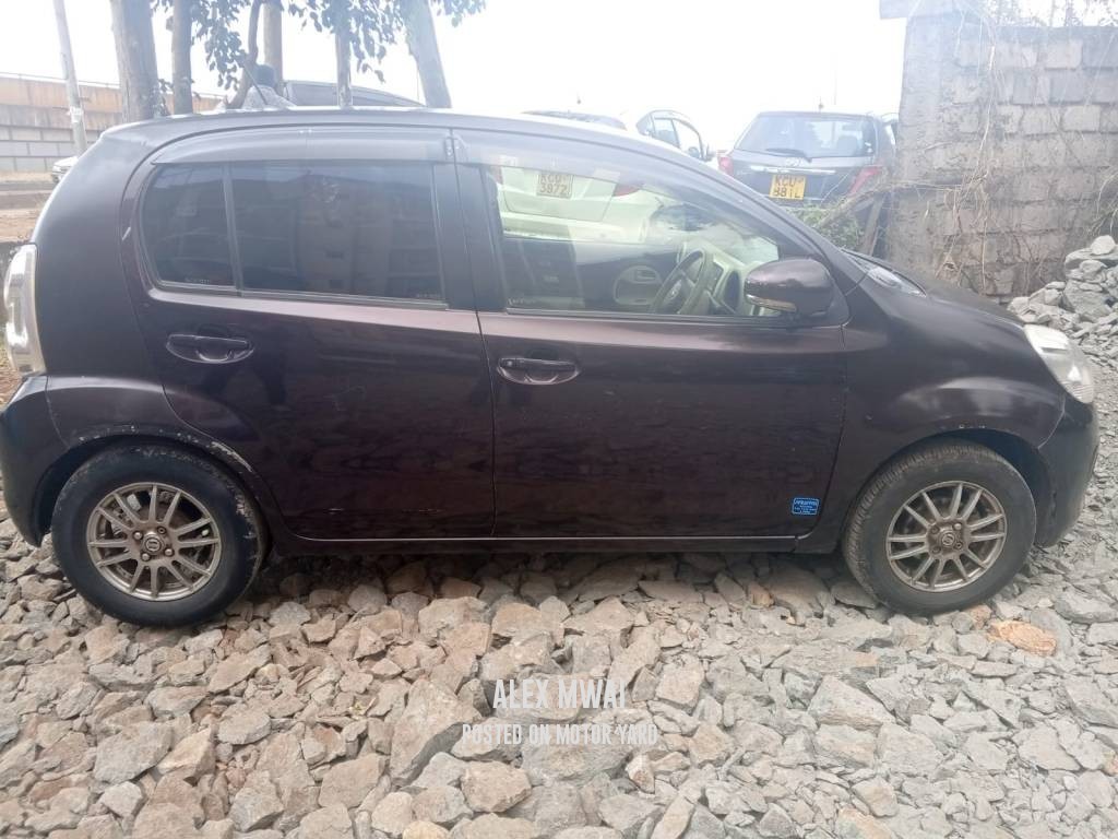 Toyota Passo 2014 Maroon