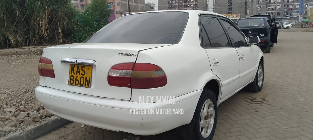 Toyota Corolla 2000 White