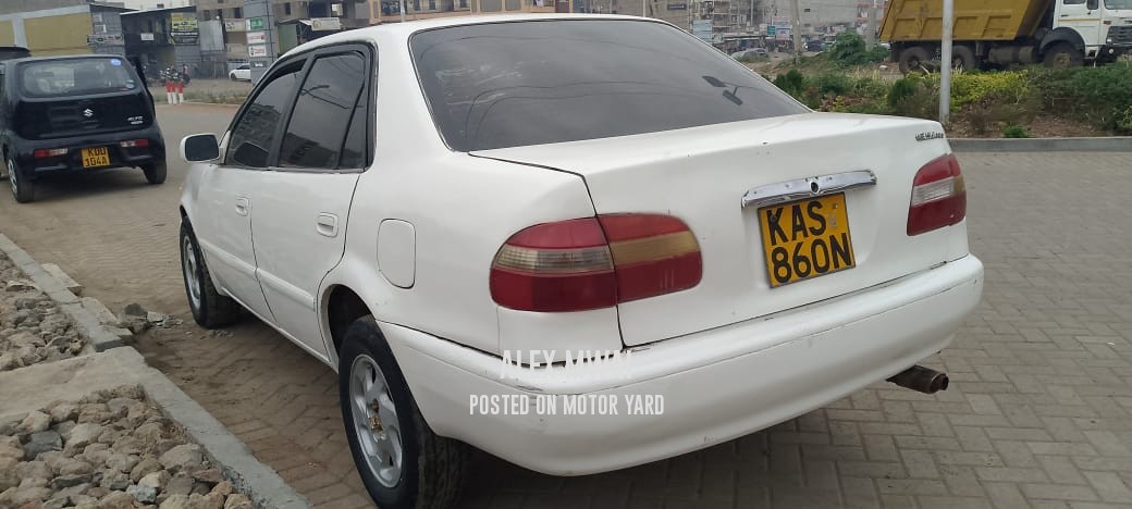 Toyota Corolla 2000 White