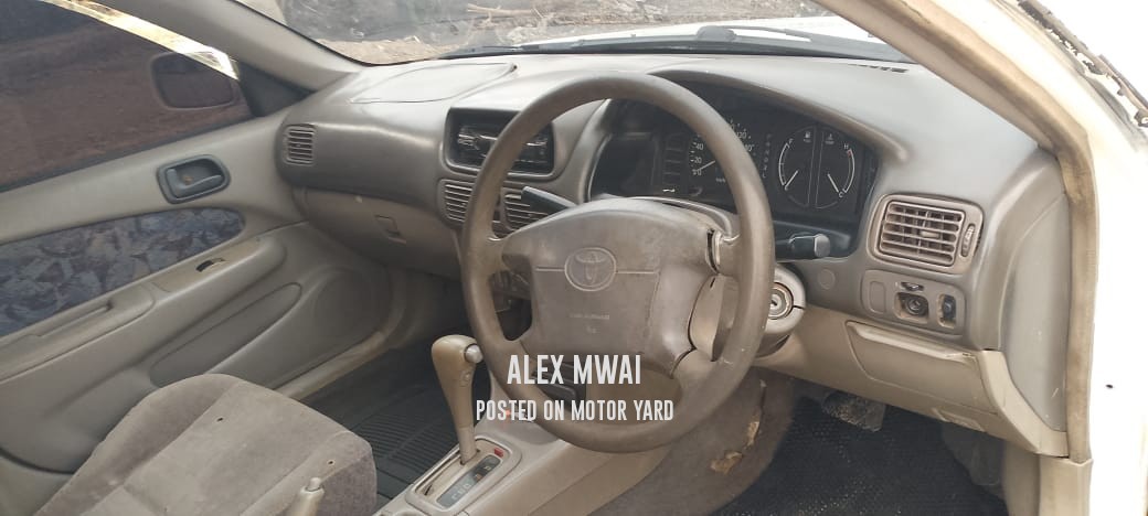 Toyota Corolla 2000 White