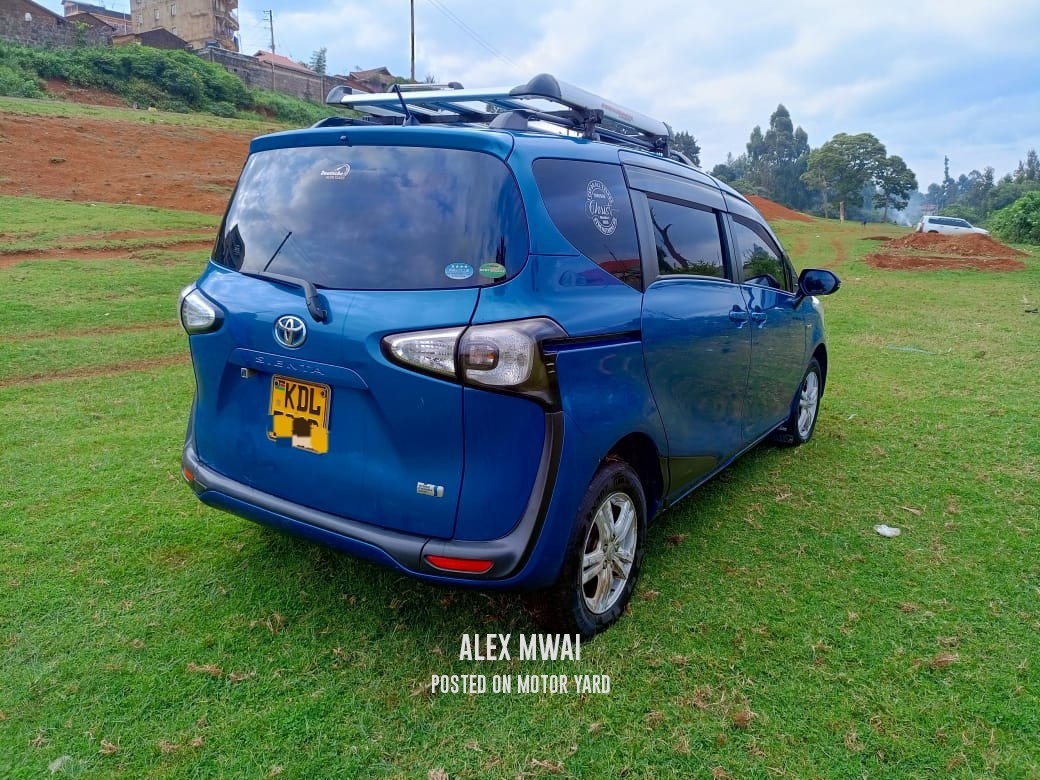 Toyota Sienta 2022 Blue