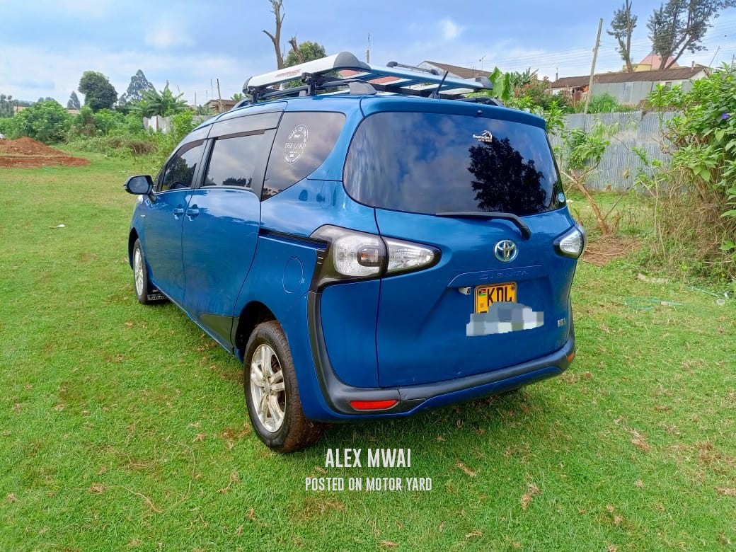 Toyota Sienta 2022 Blue