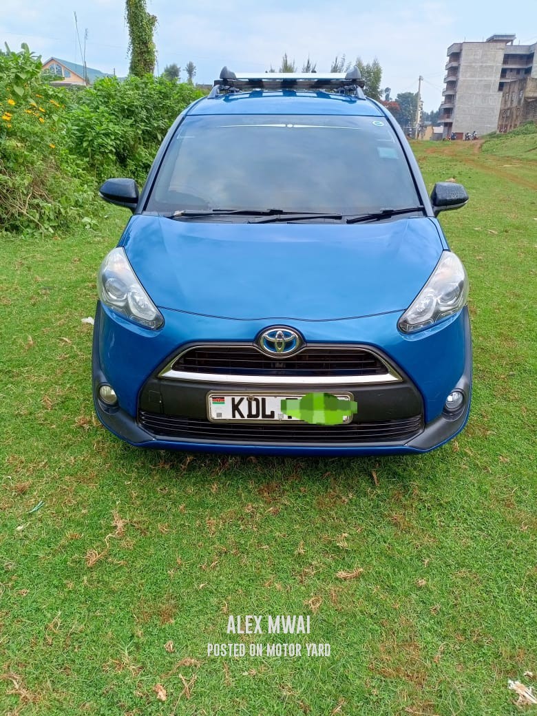 Toyota Sienta 2022 Blue