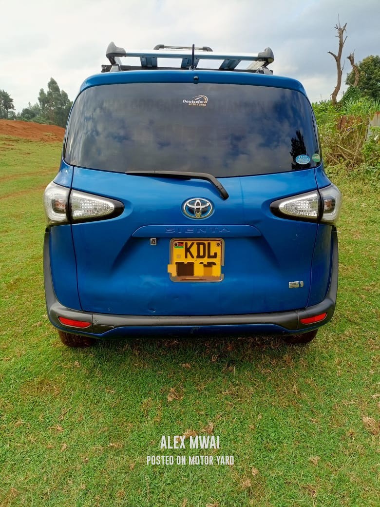 Toyota Sienta 2022 Blue