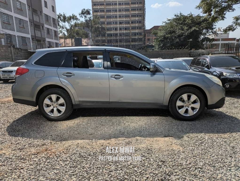 Subaru Outback 2010 Silver