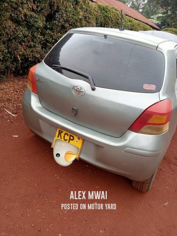 Toyota Vitz 2013 Silver