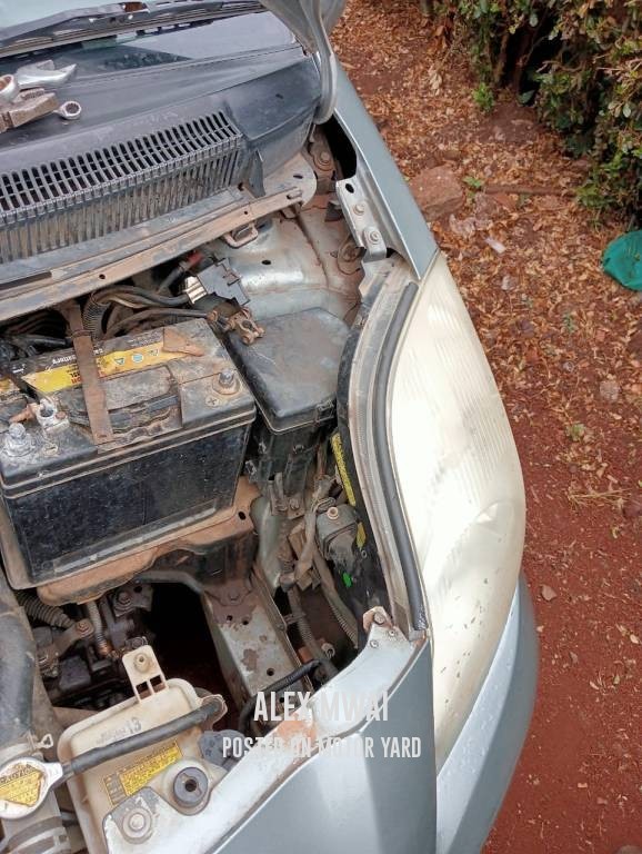 Toyota Vitz 2013 Silver