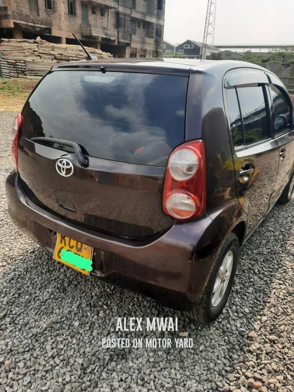 Toyota Passo 2011 Maroon