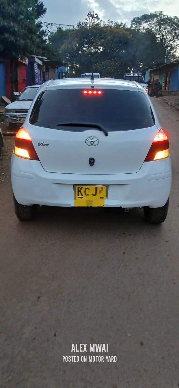 Toyota Vitz 2011 White