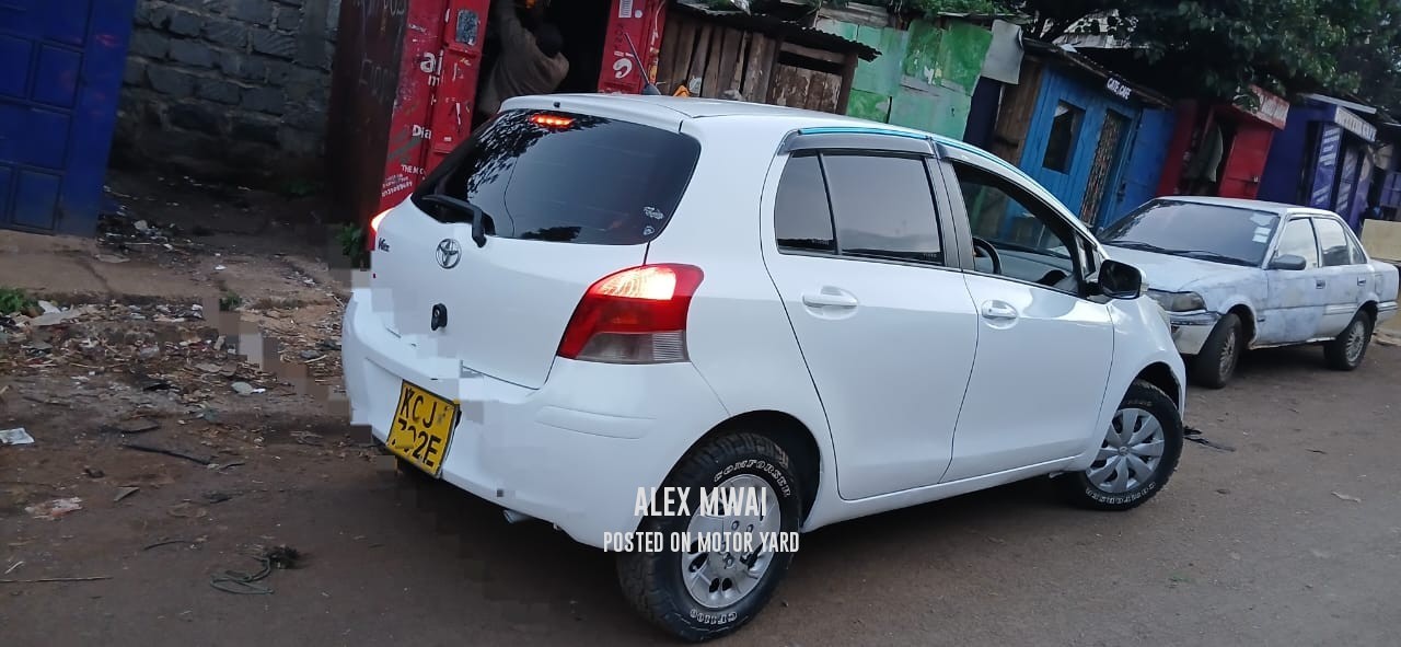 Toyota Vitz 2011 White