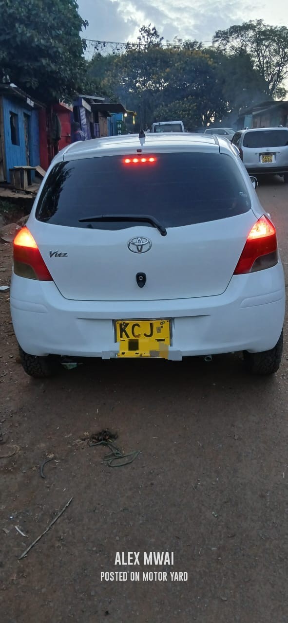 Toyota Vitz 2011 White