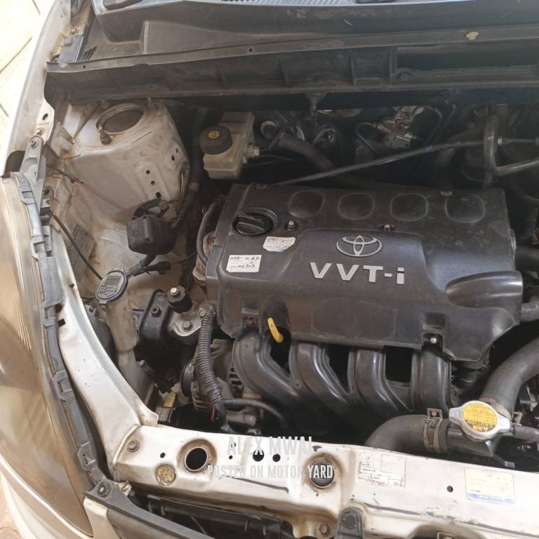 Toyota FunCargo 2006 White