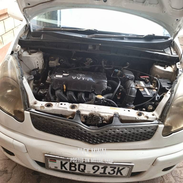 Toyota FunCargo 2006 White