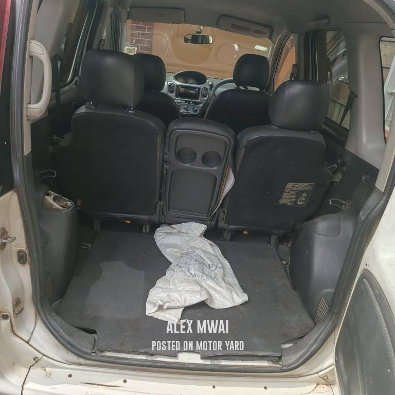 Toyota FunCargo 2006 White