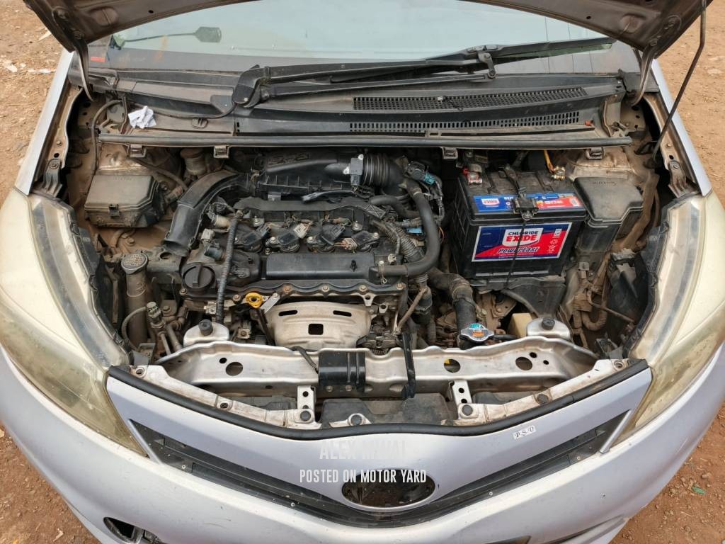 Toyota Vitz 2013 Grey