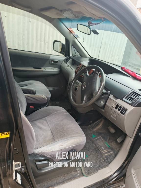 Toyota Noah 2006 Black