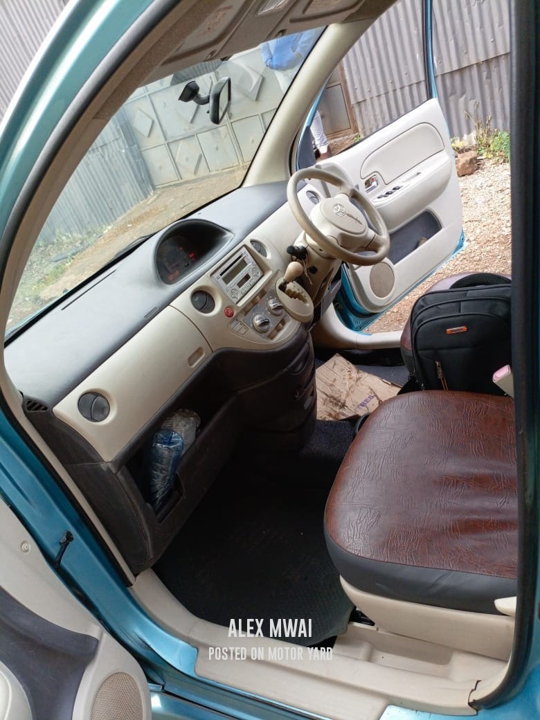 Toyota Sienta 2012 Blue