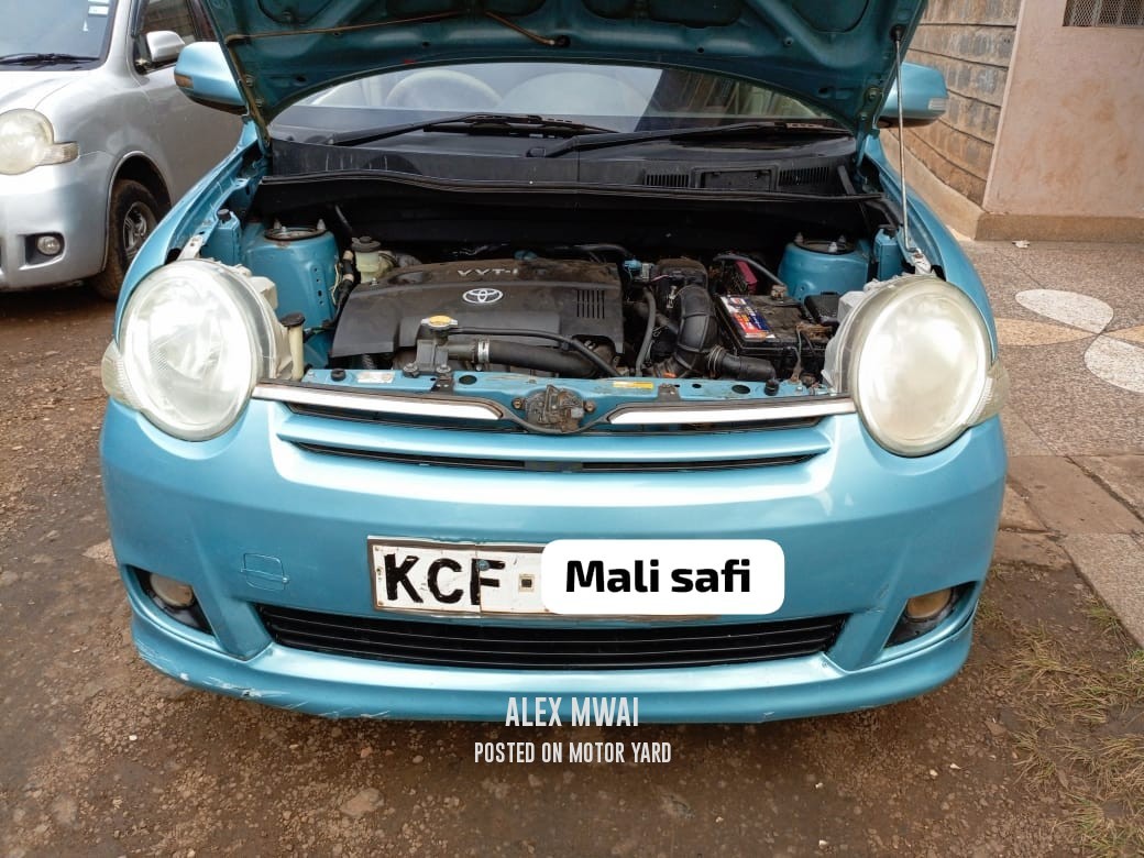 Toyota Sienta 2012 Blue