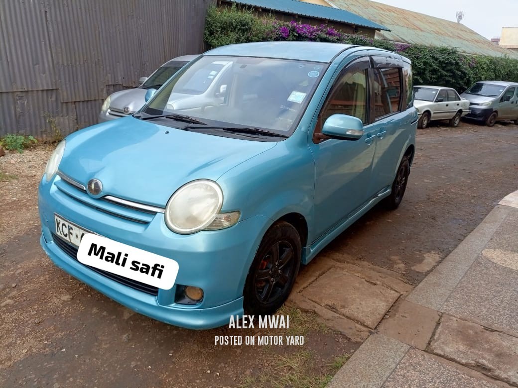 Toyota Sienta 2012 Blue
