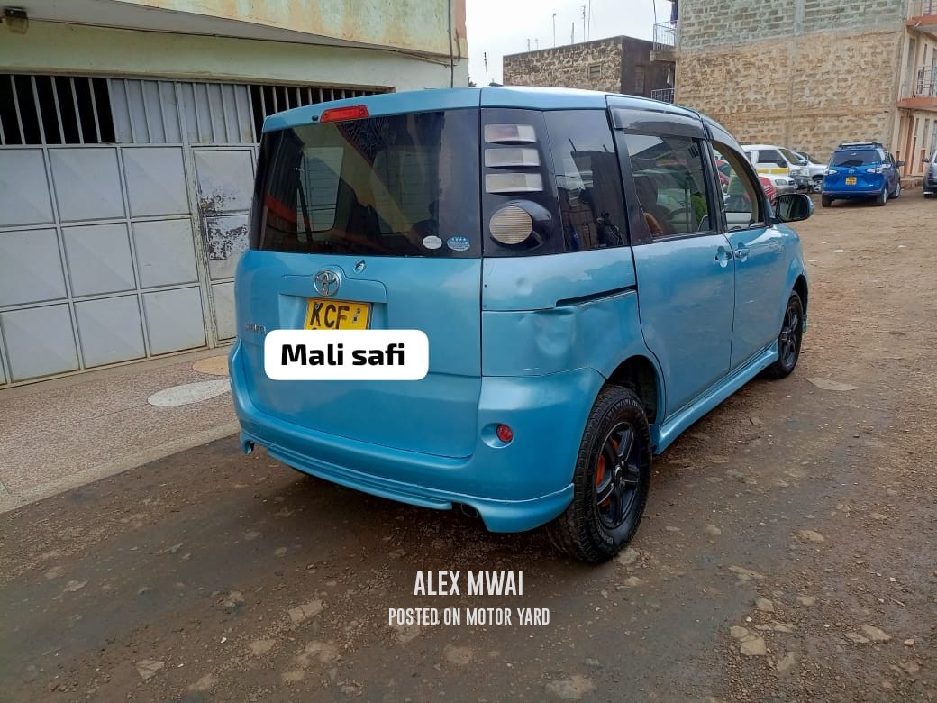 Toyota Sienta 2012 Blue