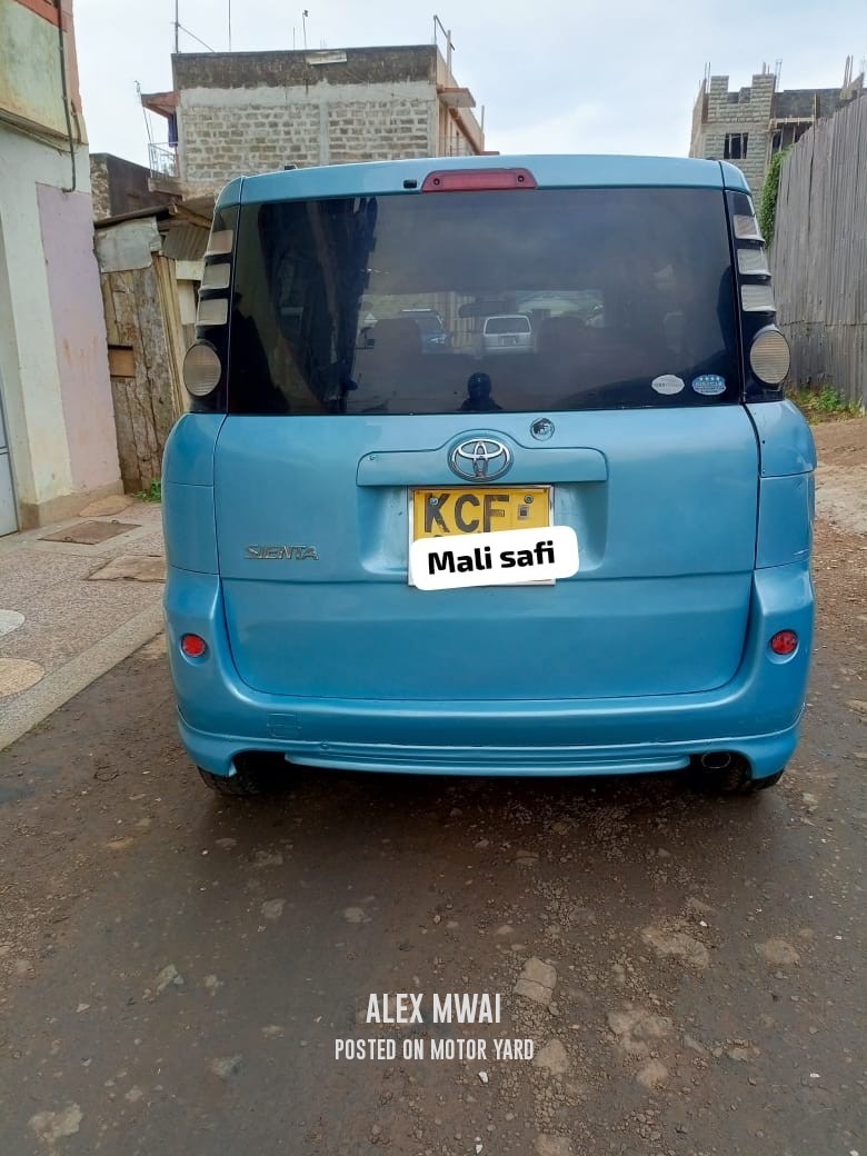 Toyota Sienta 2012 Blue