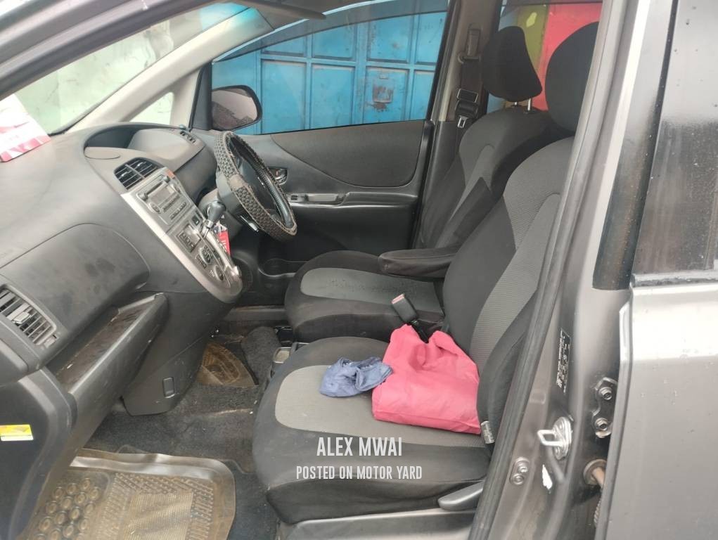 Toyota Ractis 2012 Grey