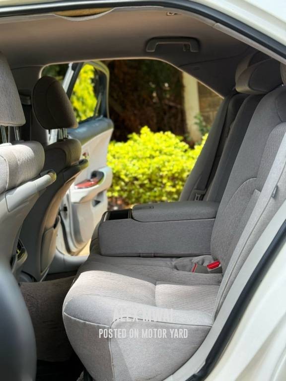 Toyota Crown 2009 White
