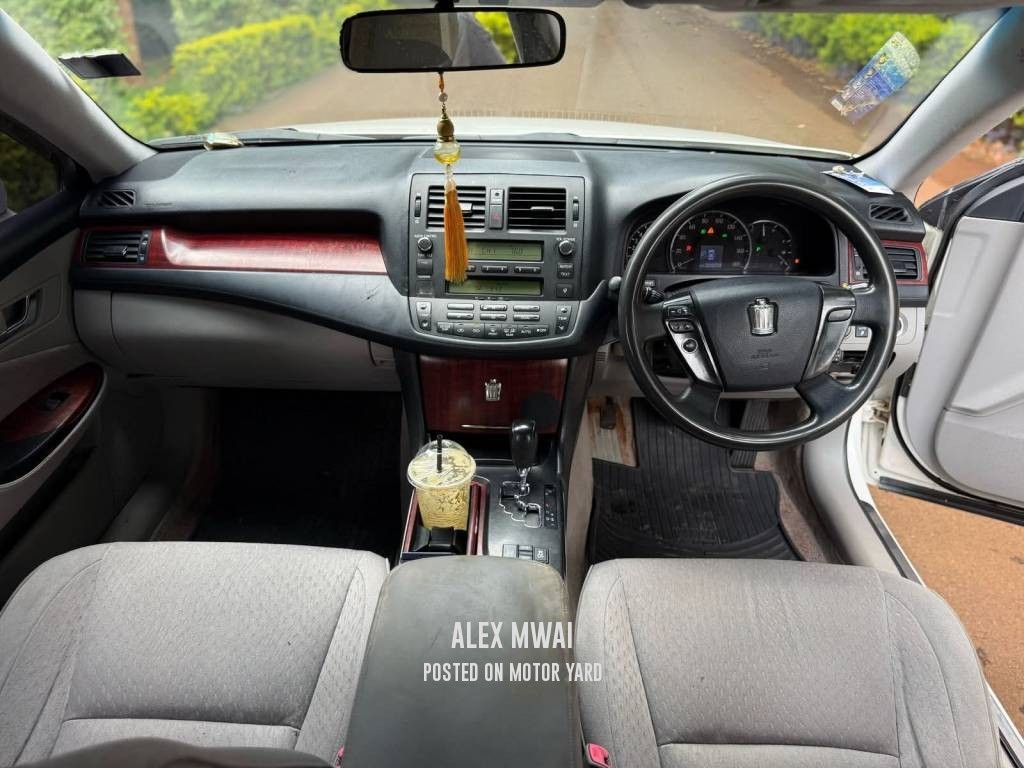 Toyota Crown 2009 White