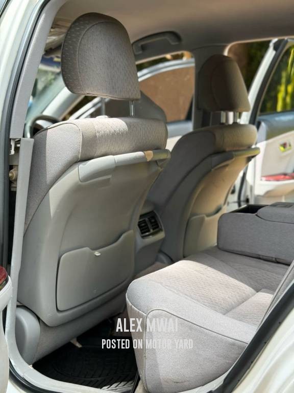 Toyota Crown 2009 White