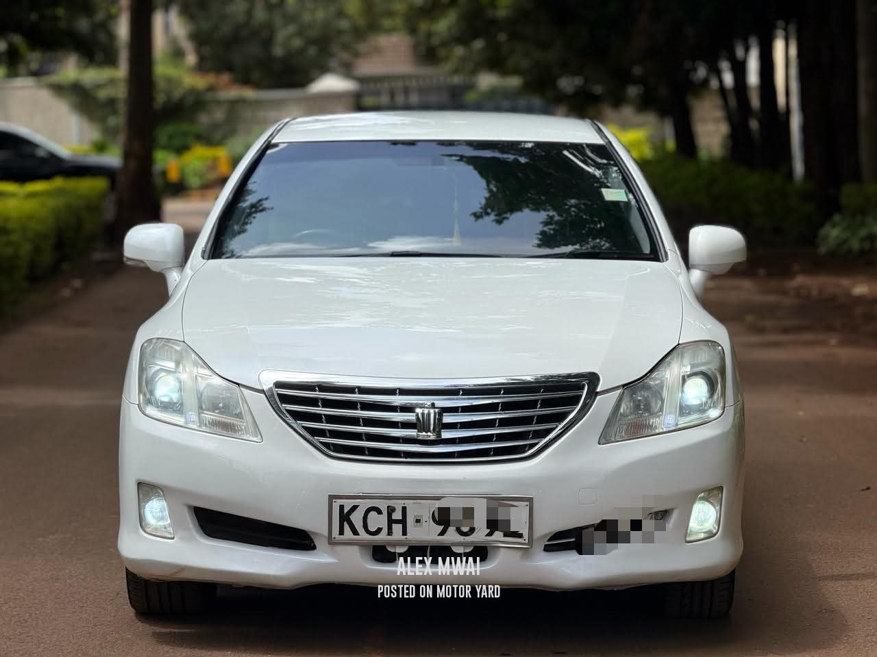 Toyota Crown 2009 White