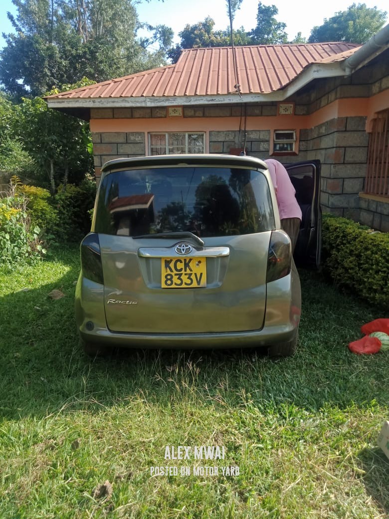 Toyota Ractis 2012 Grey