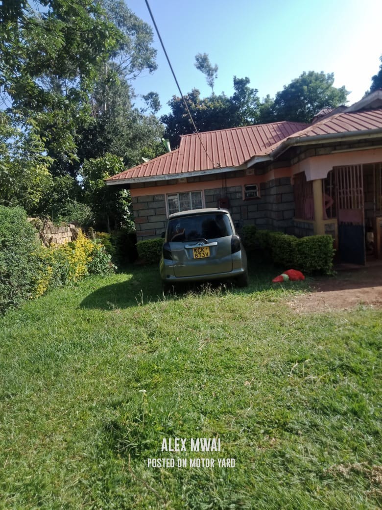 Toyota Ractis 2012 Grey